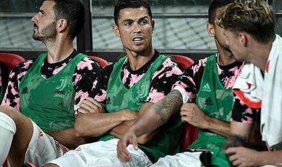 包含法兰克福迎全明星赛关键赛，赛后回应争议，引发热议，团队化学反应显著的词条